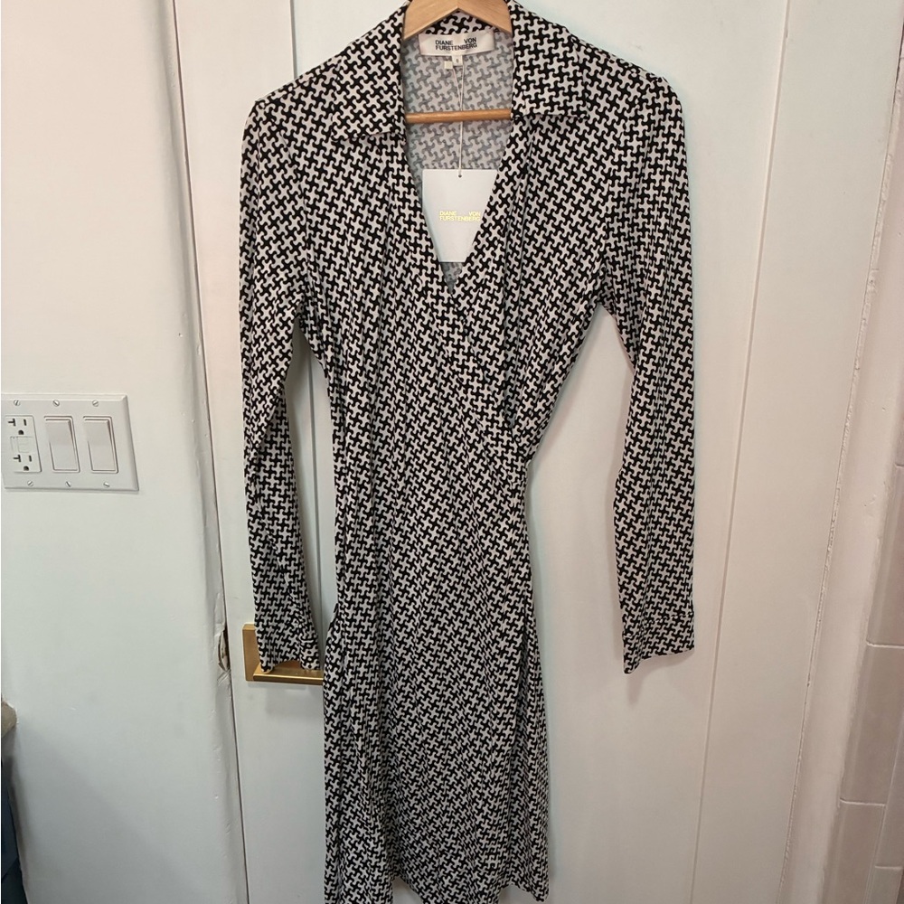 Diane Von Furstenberg Black and White Long Sleeve Wrap Dress - Picture 3 of 6